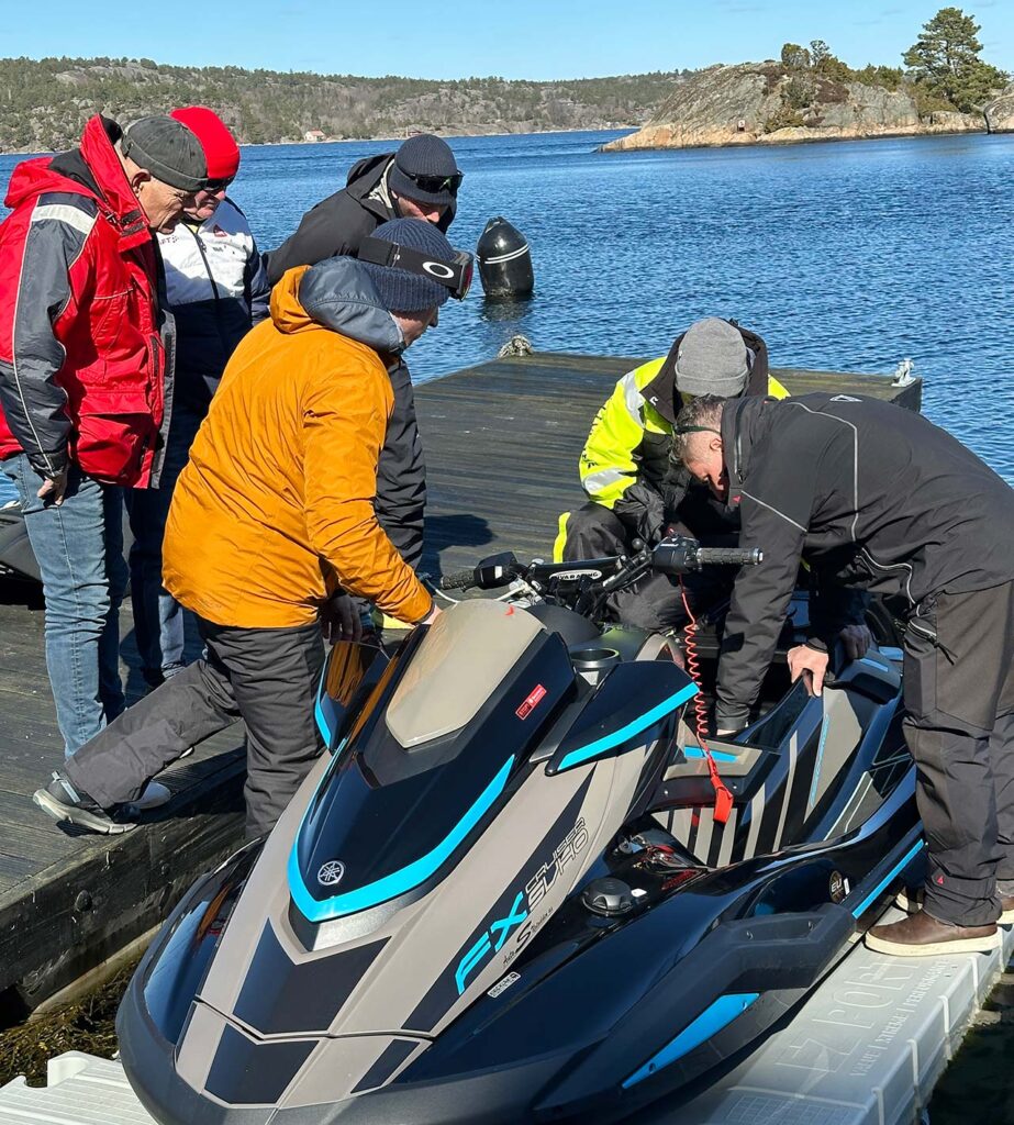 Vannscooter gjennomgang med elver på høyhastighetskurs, vannscooter praktisk del.